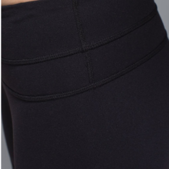 Lulu Lemon Reverse Groove Short - Picture 5 of 12